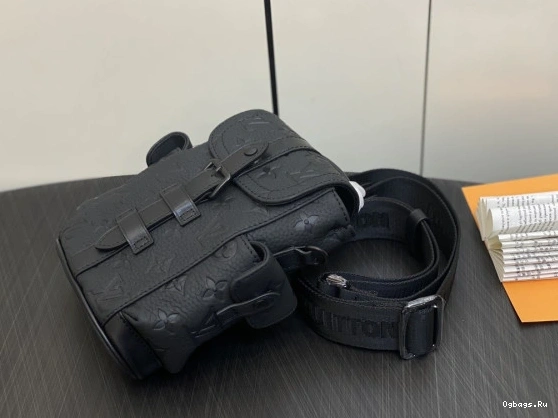 VUITTON Nano LOUIS Christopher 0106